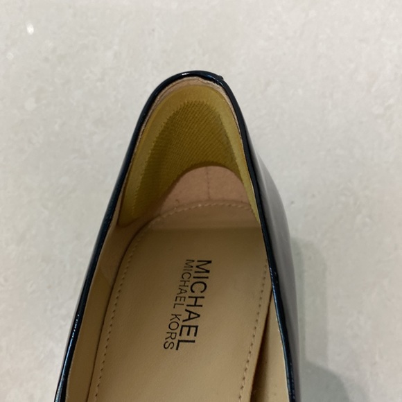 NWOT BLACK MICHAEL KORS POINTED PUMPS - Picture 6 of 7